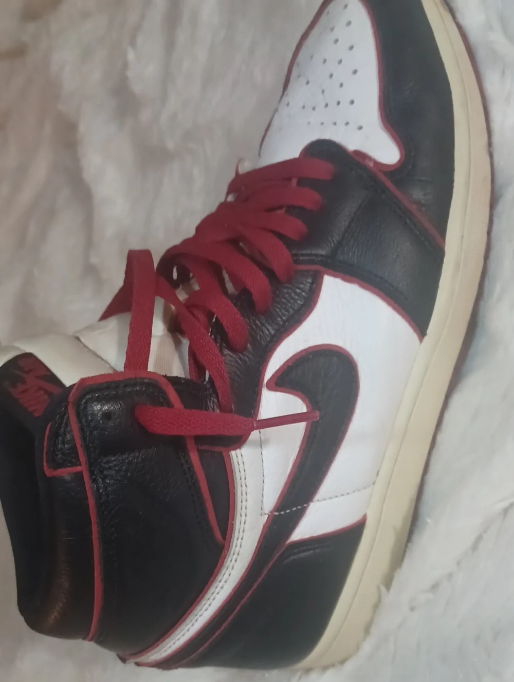 Nike Air Jordan 1 Retro High Bloodline  Mens Sz 11.5